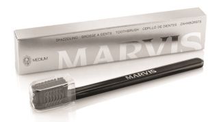 Marvis Toothbrush Cepillo de Dientes Medio black